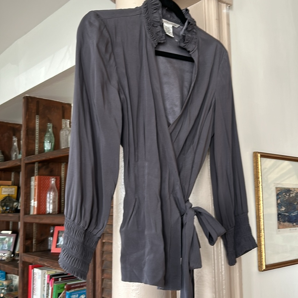 Diane von Furstenberg tailored, darted wrap blouse. - Picture 4 of 9